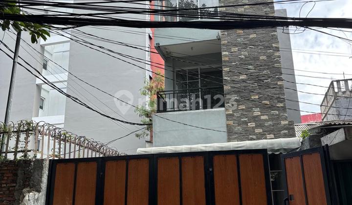 DISEWAKAN RUKO STRATEGIS 3 LANTAI DI KRAMAT SALEMBA 1