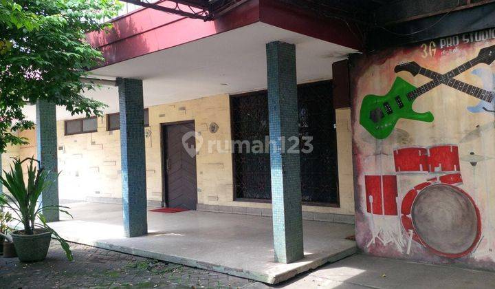 Fantastis Rumah Hitung Tanah 646m2 Pinggir Jalan Raya di Menteng 1