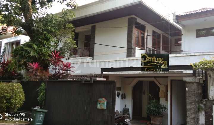 Rumah Hadap Timur Dengan Kolam Renang Di Komplek Patra Kuningan 2