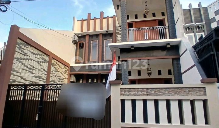 Disewakan Rumah Siap Huni + Furnish di Johar Baru Disewakan Rumah Siap Huni + Furnish di Johar Baru