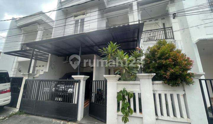 Rumah Modern 2021 Strategis Pondok Kelapa