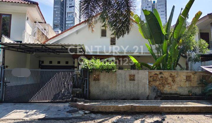 Rumah Hadap Timur Dengan Swimming Pool Di Gandaria, Jakarta Selatan  1