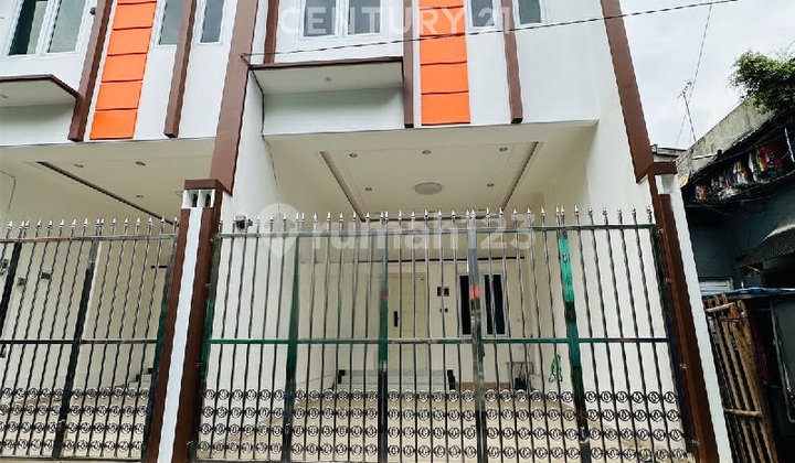For Sale Semi Furnished Brand New House Near Mardani Raya