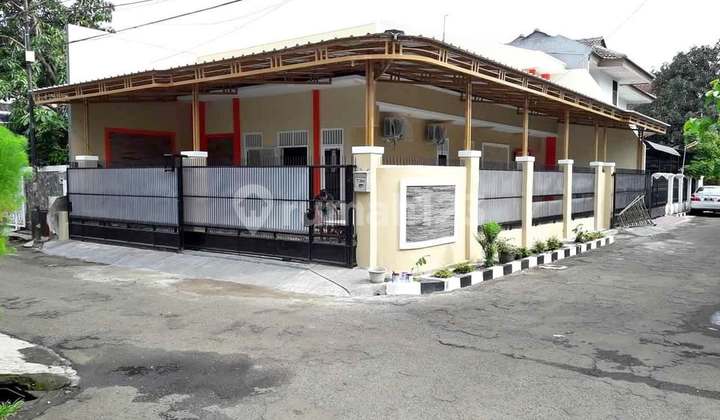 Rumah Full FUrnish Di Perumahan Taman Buaran Indah I