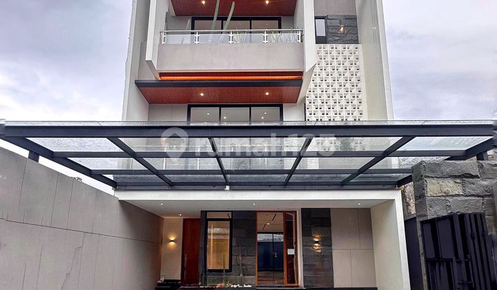 MODERN NEW HOUSE IN A COMPLEX IN AMPERA
