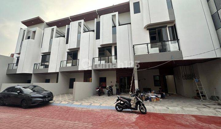 Rumah Cluster Modern Utaka Hauz di Utan Kayu 2