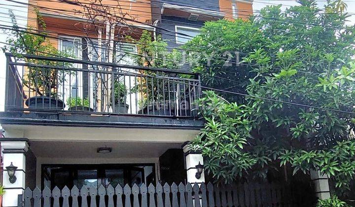 Rumah Parkir Luas Di Duren Sawit Jakarta Timur 2