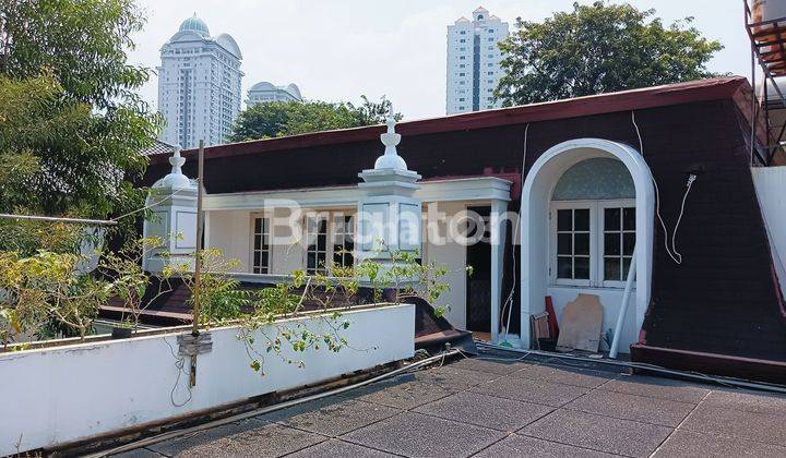 RUMAH LUAS PLUS KOLAM RENANG LOKASI SANGAT STRATEGIS 2