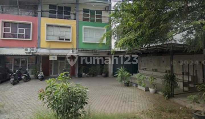 Ruko 3 Lantai Dijual Cepat di Kranggan C