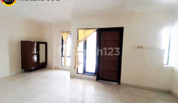 Rumah 2 Lantai Luas 105 Full Renov Bebas Banjir di Harapan Indah Bekasi