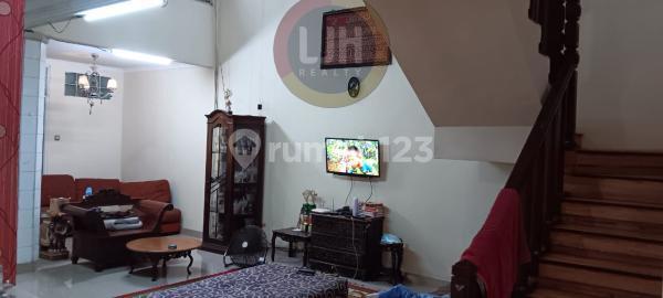 Rumah 2 Lantai luas 200 di Taman Modern, Jakarta Timur 2
