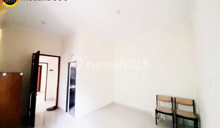 Rumah 2 Lantai Luas 105 Full Renov Bebas Banjir di Harapan Indah Bekasi 2