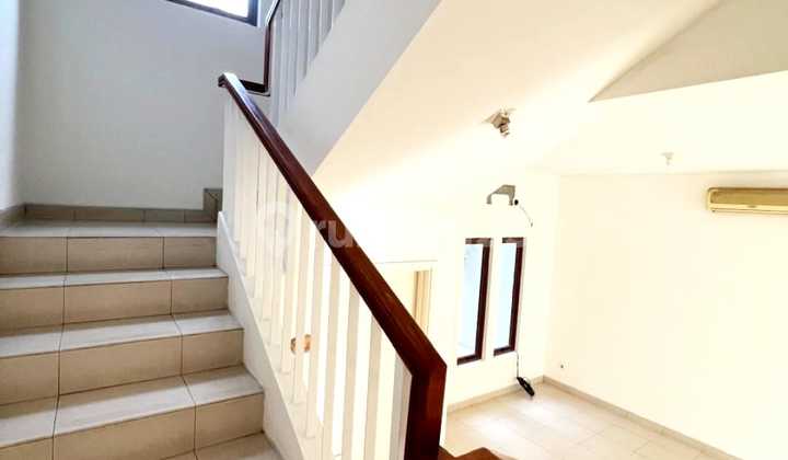 Rumah 2 Lantai Semi Furnished di Klaster Jgc Cakung Jakarta Timur Bebas Banjir