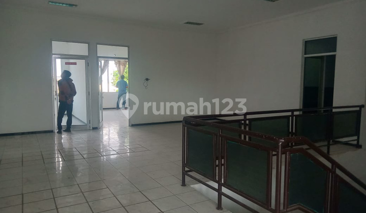 Disewa Ruang Usaha Jl Dr Radjiman Solo 3