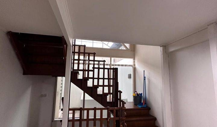 Rumah di Pondok Indah 2.5 Lantai - Jalan Lebar 2