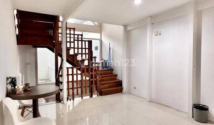 Rumah di Pondok Indah 2.5 Lantai - Jalan Lebar 1