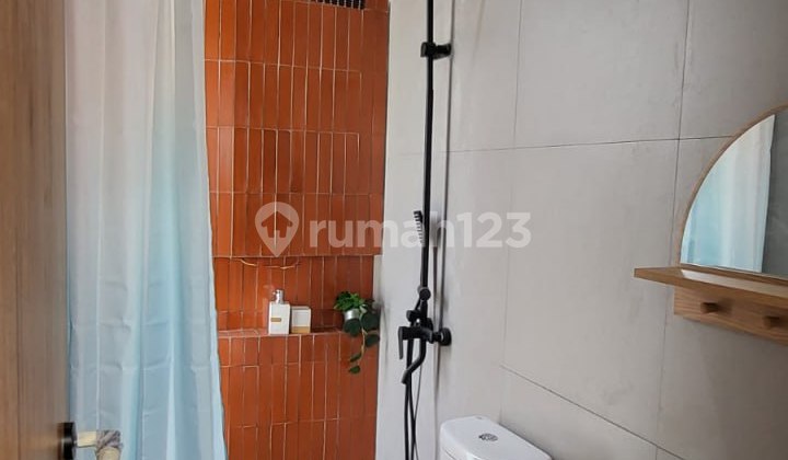 Siap Huni Fully Furnished Hanya 1,4 Km Stasiun Jurangmangu. 19