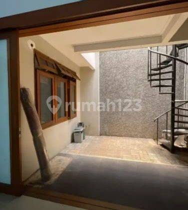 Rumah di Taman Meruya ilir SHM luas tanah 120 5