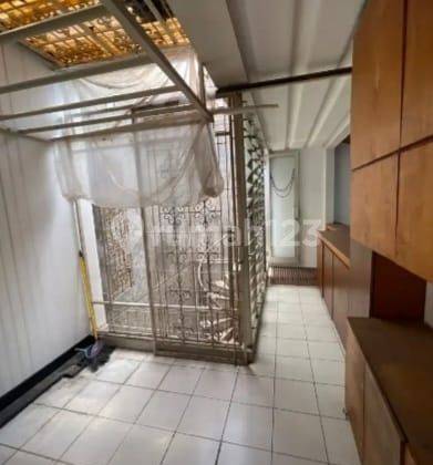 Rumah di Taman Meruya ilir SHM luas tanah 120 4