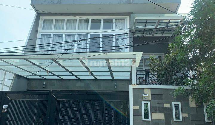 Dijual Rumah Semi Furnish di Kelapa Gading Jakarta Utara 1