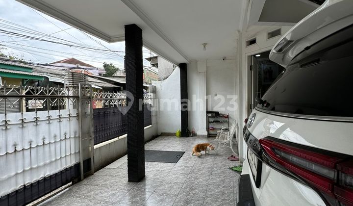 Quick Sale! 2-Story House in Ulujami Near ITC Cipulir 2