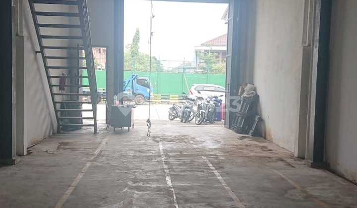 Gudang di Pergudangan Bizpark 120 m Bagus 7