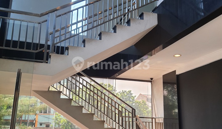 Gedung 7 lantai di Warung Buncit Bagus