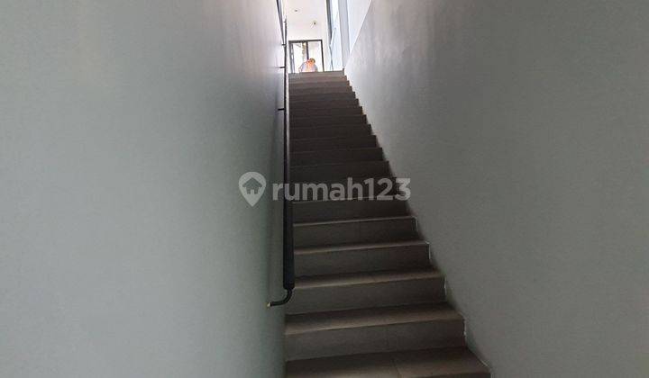 Rumah di Lincoln Drive Dormitory 3 Lantai Bagus 2