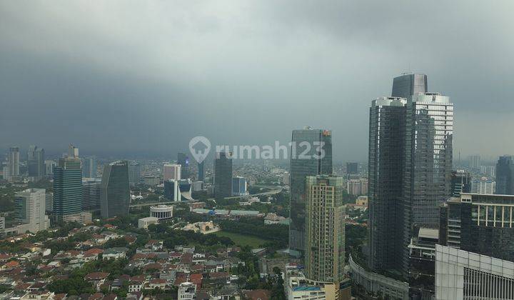 Kantor di AXA tower 328 m Bagus 2