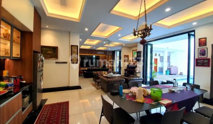 Rumah Bagus Dan Mewah di Kemang