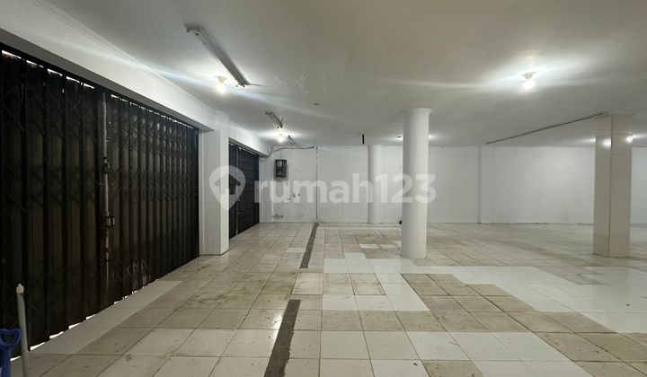 Three-Unit Terrace Shophouse in Ketapang 2