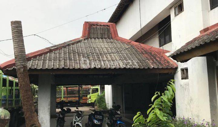 Bangunan Kantor Dengan Tanah Luas Di Karang Tengah Raya 2