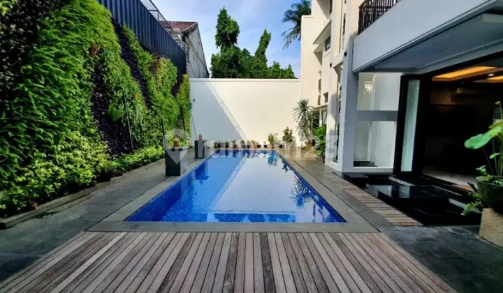 A Nice and Luxurious House in Kemang 2