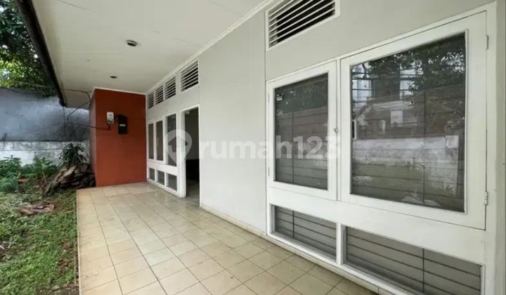 Rumah Di Jalan Cipaku Kebayoran Baru