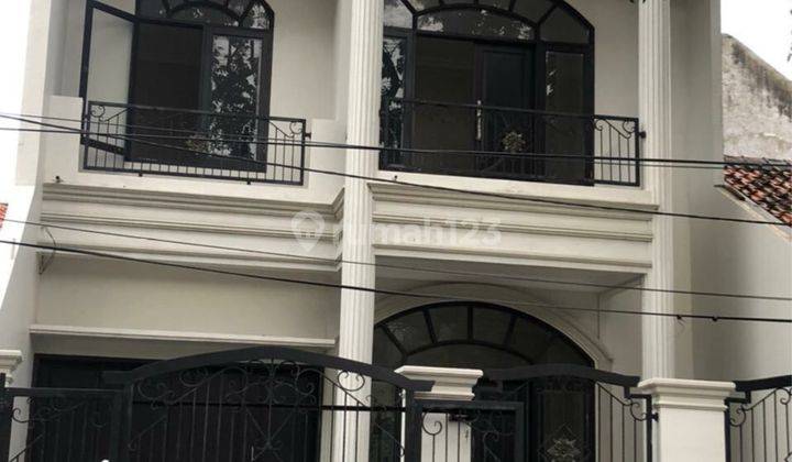 Rumah 2 Lantai Bagus SHM American Classic Di Petukangan Joglo  1