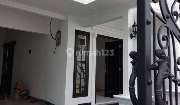 Rumah 2 Lantai Baru American Classic Di Kebon Jeruk Jakarta Barat 1