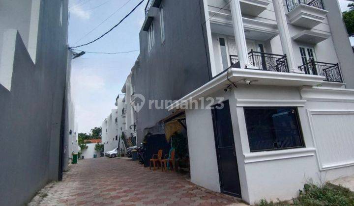 Rumah 3Lantai Bagus American Classic di Jagakarsa Jakarta Selatan 1