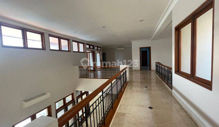 Rumah Mewah Dengan Kolam Renang di Senayan Jakarta Selatan 2