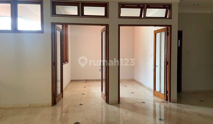 Rumah Mewah Dengan Kolam Renang di Senayan Jakarta Selatan 6