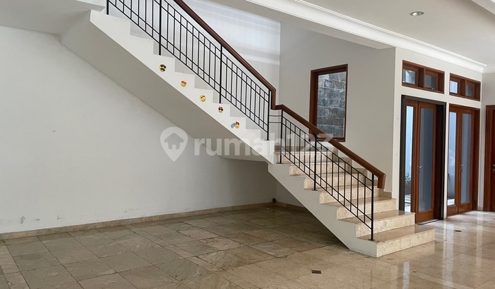Rumah Mewah Dengan Kolam Renang di Senayan Jakarta Selatan 13