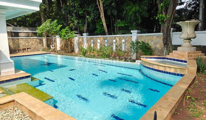 Rumah Mewah Dengan Kolam Renang di Menteng Jakarta Pusat  2