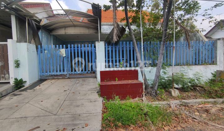 Affordable Land for Sale Needs Renovation East Jemursari 1