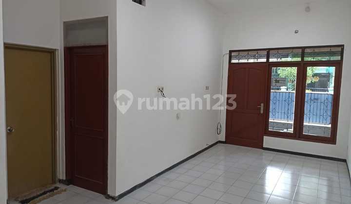 Ready-to-Occupy House for Rent in Pondok Tjandra Near Juanda 2