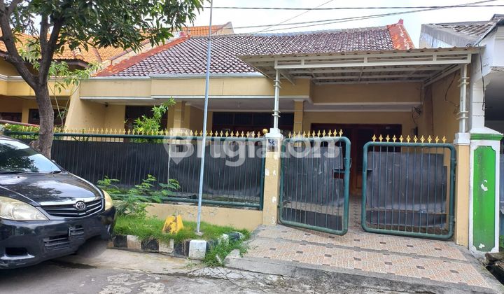 Onegate in PENJARINGAN SARI housing estate near the Open Campus, UPN, and RSUD Raya MERR.