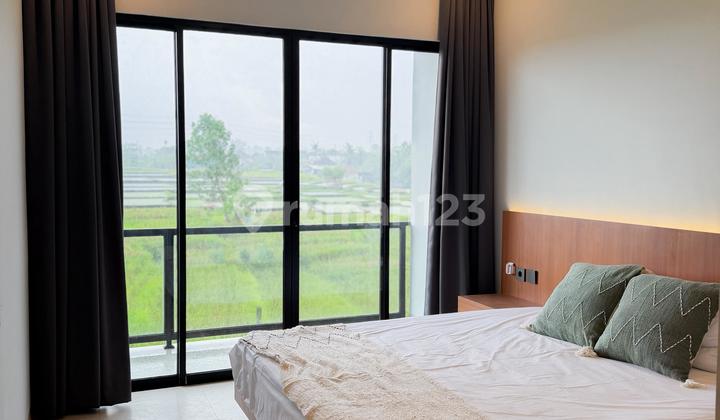 This Comfortable Living in a Villa with a View of the Eternal Rice Fields