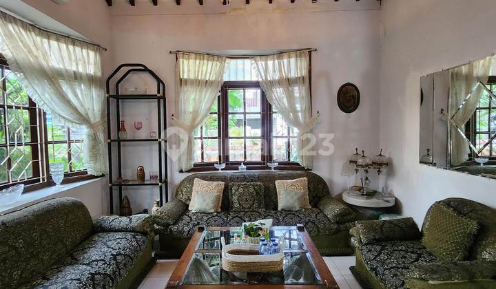 JUAL RUMAH LAMA, HITUNG TANAH DI KOMPLEK CIPETE, BEBAS BANJIR, LT 255, LB 110, 3KT, 2KM, POSISI HOOK, HARGA 6M.