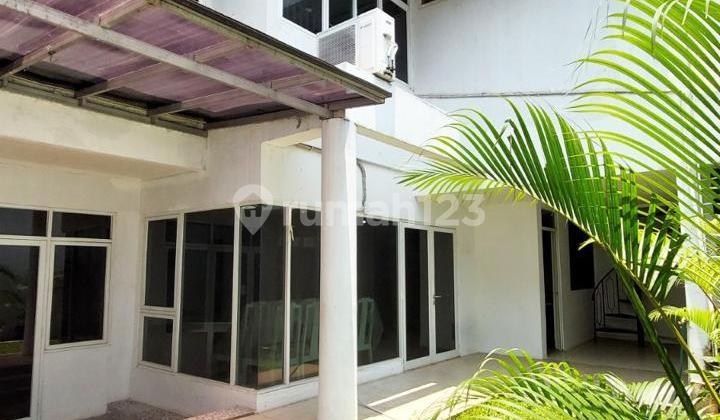 Jual Rumah Area Senopati, LT 329 / LB 400, 4Kt / 4Km, 2Lt, Sertifikat, Termurah 25M , Dennis Wong - 0852xxxxxxxx Jual Rumah Area Senopati, LT 329 / LB 400, 4Kt / 4Km, 2Lt, Sertifikat, Termurah 25M , Dennis Wong - 0852xxxxxxxx