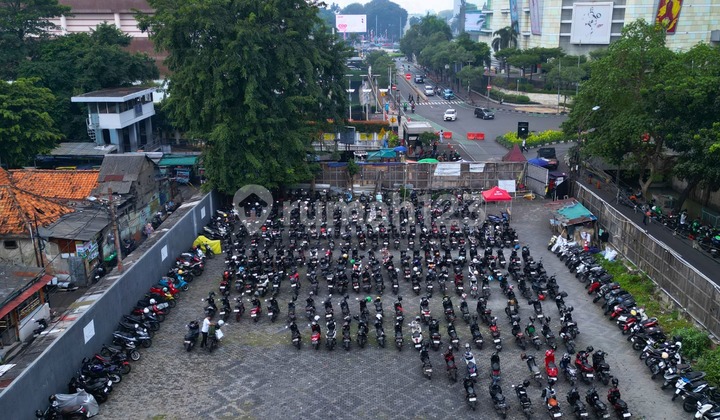 Jual Tanah Komersial, Area Bunderan Hi, LT 2030 , Harga 200 Jt / M2. Ijin bisa untuk 30 Lantai. Dennis Wong - 0852xxxxxxxx