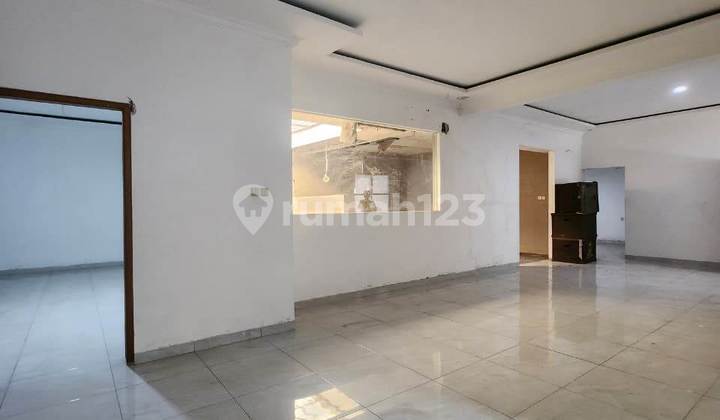 RUMAH LAMA KEBAYORAN BARU, DIBAWAH NJOP, LT 348, LB 318, SHM, KT 3+1 , KM 3+1, HARGA 8,5M ( NJOP 9,8 ).  DENNIS WONG - 08522291xxxx