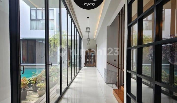 Sale Luxury House Kebayoran Baru, 3 Akses Jalan Kawasan Premium Dekat Pondok Indah,3 Lt, LT 863M2, 7Kt, 7Km, Ada Basement, Hadap Timur, SHM, 40M. Dennis Wong - 0852xxxxxxxx